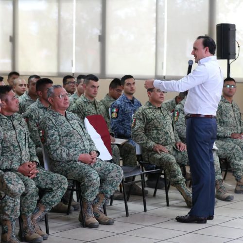 005 COMPARTE MANOLO MODELO DE SEGURIDAD COAHUILA CON MILITARES DE TODO EL PAÍS